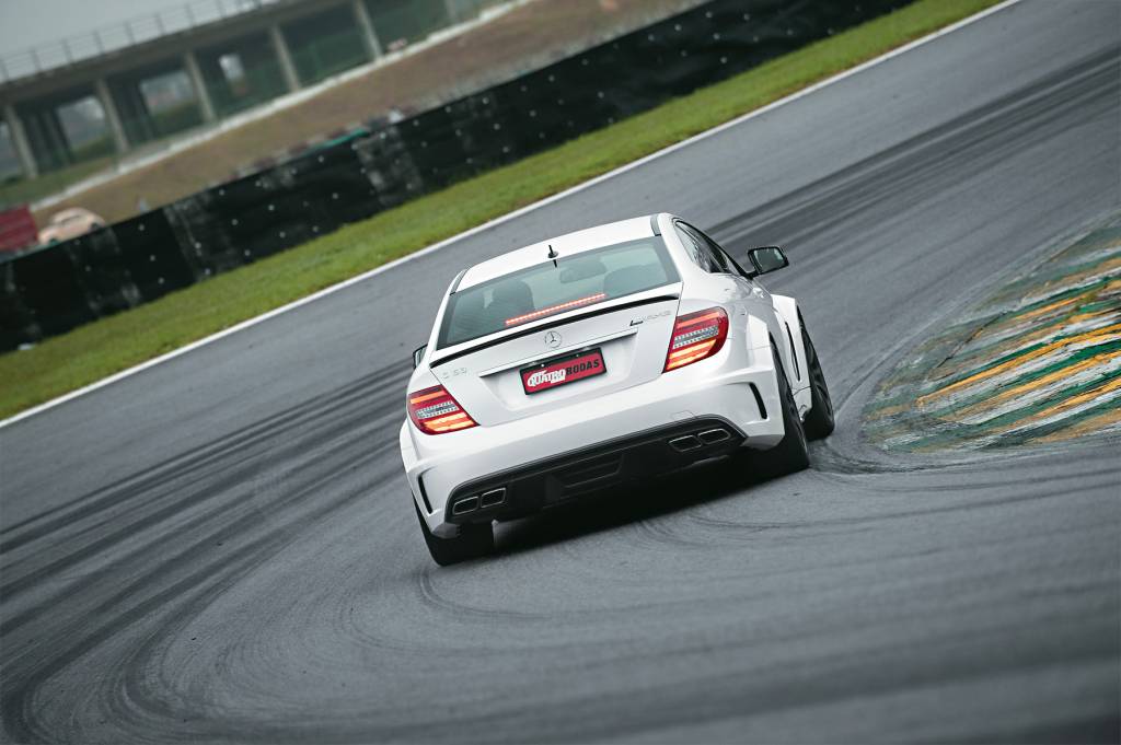 MERCEDES-BENZ C63 AMG BLACK SERIES C 63 AMG Coupé Black Series modelo 2012 da Mercedes-Benz
