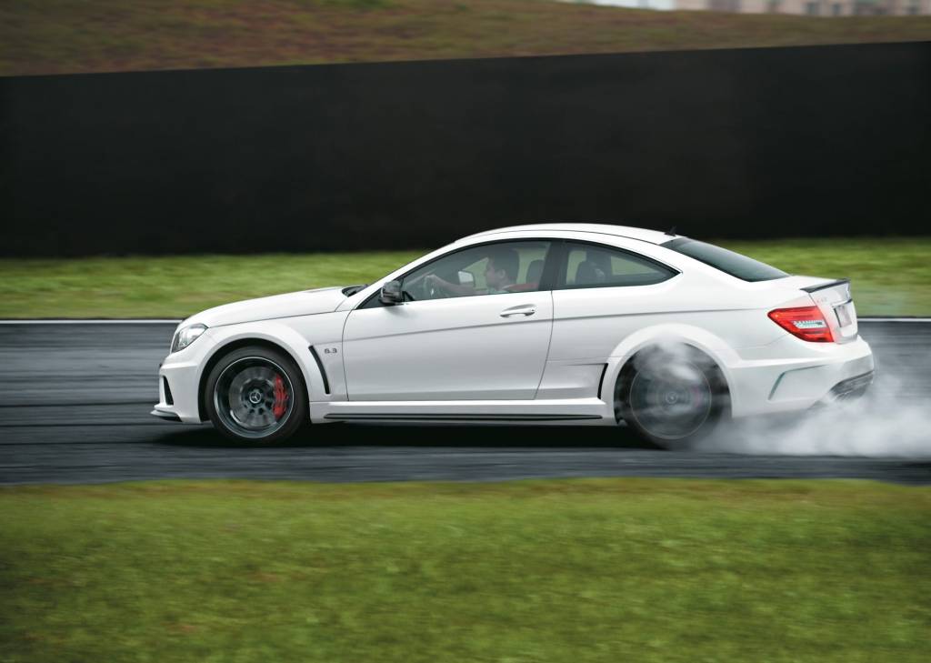 MERCEDES-BENZ C63 AMG BLACK SERIES C 63 AMG Coupé Black Series modelo 2012 da Mercedes-Benz