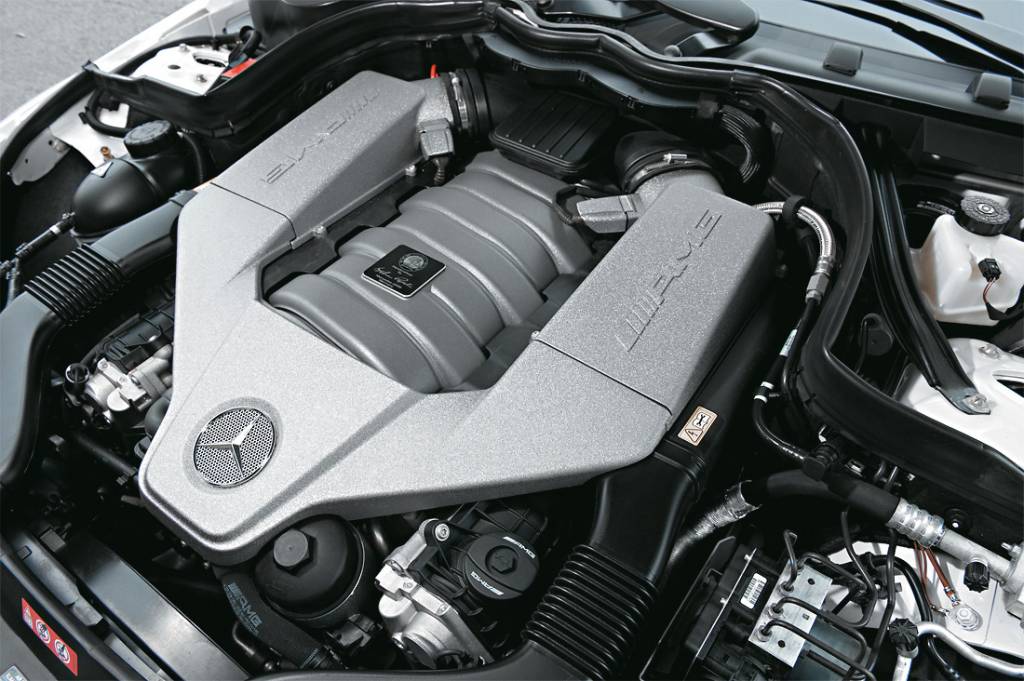 MERCEDES-BENZ C63 AMG BLACK SERIES Motor do C 63 AMG Coupé Black Series modelo 2012 da Mercedes-Benz