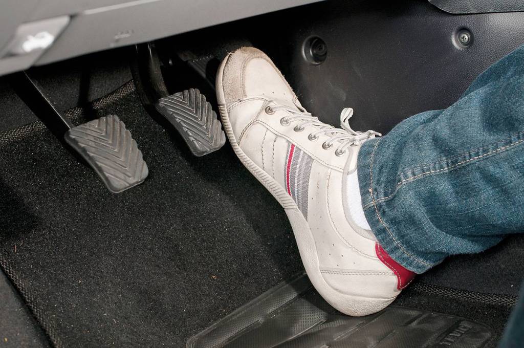pé no pedal pé no pedal