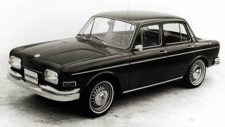 Primeiro VW de quatro portas em todo o mundo - sim, pioneirismo nacional -, ele ganhou fama de feio com o apelido Z&eacute; do Caix&atilde;o e s&oacute; agradou taxistas. Durou de menos de dois anos.