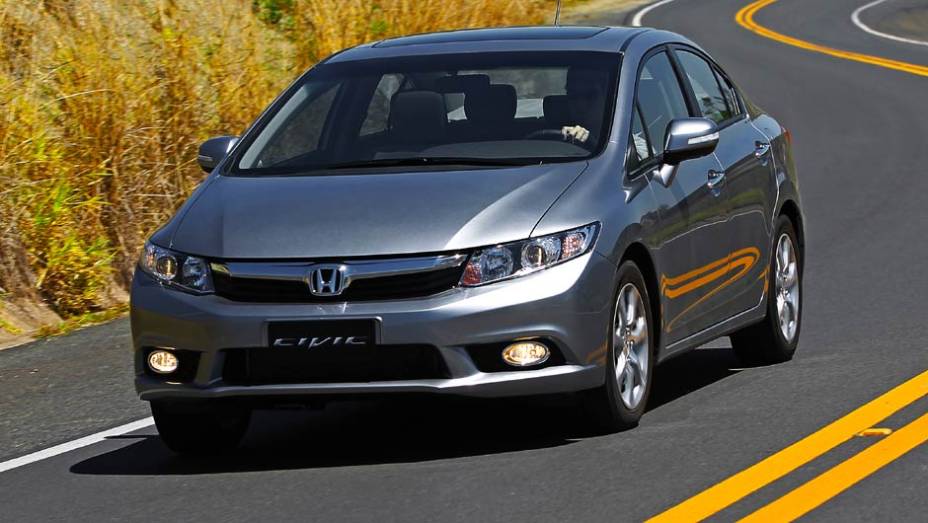 A principal novidade &eacute; a nova motoriza&ccedil;&atilde;o 2.0 flex, que entrega at&eacute; 155 dcv com etanol | <a href="https://preprod.quatrorodas.abril.com.br/noticias/fabricantes/honda-civic-2014-ganha-motor-2-0-730338.shtml" rel="migration">Leia mais</a>