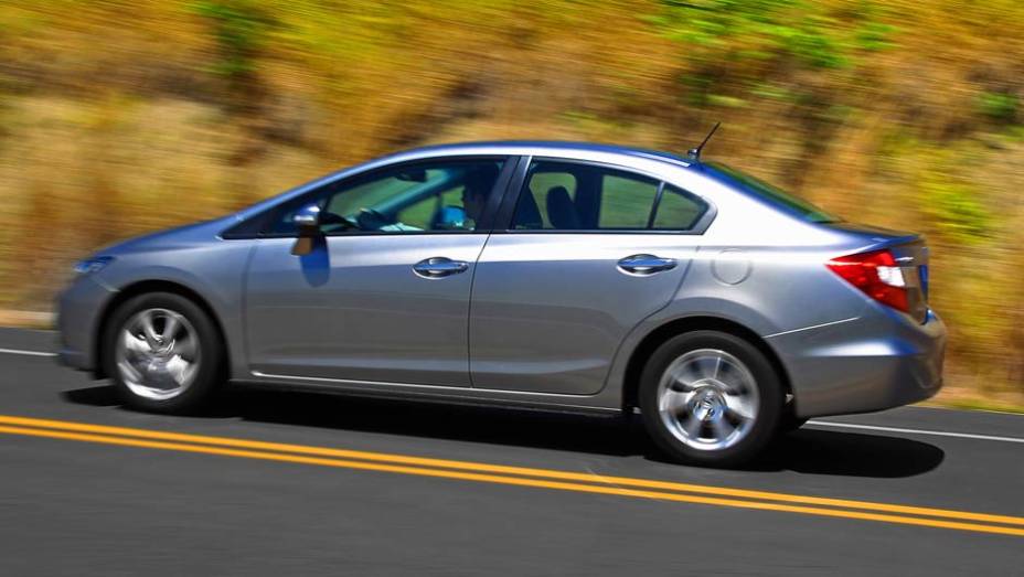 Nada mudou no design, mas o Civic ganhou mais equipamentos de s&eacute;rie | <a href="https://preprod.quatrorodas.abril.com.br/noticias/fabricantes/honda-civic-2014-ganha-motor-2-0-730338.shtml" rel="migration">Leia mais</a>