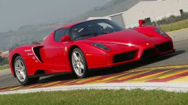 Ferrari Enzo: o nome do fundador da Ferrari foi a escolha certa para batizar o modelo que sucedeu a F50 no posto de supercarro da Ferrari Ferrari Enzo: o nome do fundador da Ferrari foi a escolha certa para batizar o modelo que sucedeu a F50 no posto de supercarro da Ferrari