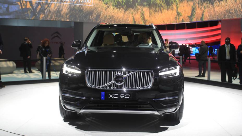 Volvo XC90 | <a href="https://preprod.quatrorodas.abril.com.br/galerias/saloes/paris/2014/direto-salao-paris-parte-2-803962.shtml" rel="migration">Veja mais: direto de Paris - Parte 2</a>