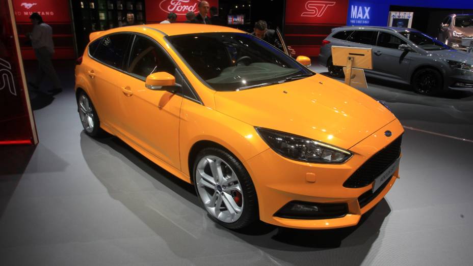 Ford Focus ST | <a href="https://preprod.quatrorodas.abril.com.br/galerias/saloes/paris/2014/direto-salao-paris-parte-2-803962.shtml" rel="migration">Veja mais: direto de Paris - Parte 2</a>