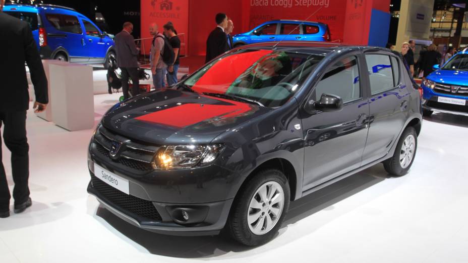 Dacia Sandero Blacktouch | <a href="https://preprod.quatrorodas.abril.com.br/noticias/saloes/paris-2014/dacia-revela-duster-air-sandero-black-touch-802298.shtml" rel="migration">Leia mais</a> | <a href="https://preprod.quatrorodas.abril.com.br/galerias/saloes/paris/2014/direto-salao-paris" rel="migration"></a>