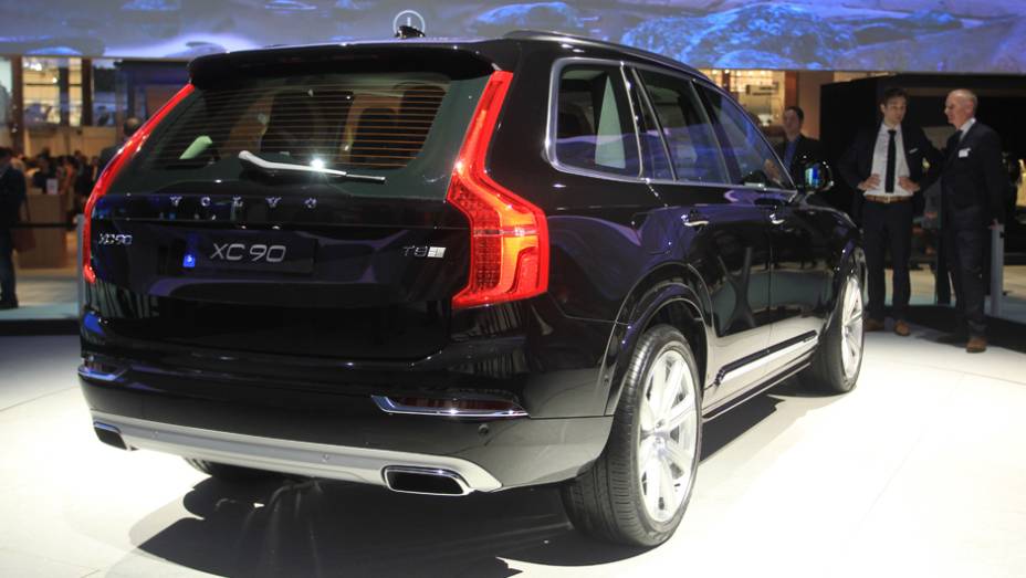 Volvo XC90 | <a href="https://preprod.quatrorodas.abril.com.br/galerias/saloes/paris/2014/direto-salao-paris-parte-2-803962.shtml" rel="migration">Veja mais: direto de Paris - Parte 2</a>