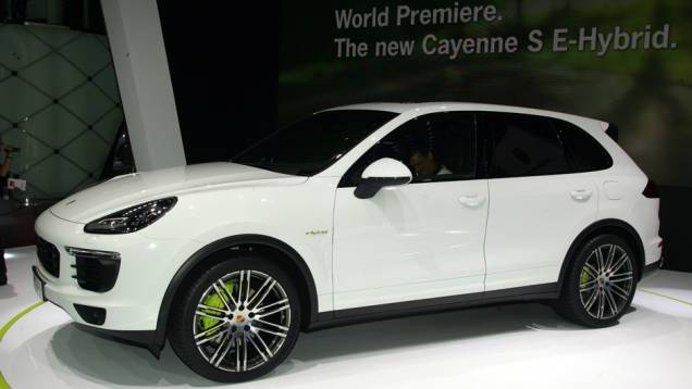 Porsche Cayenne S E Hybrid | <a href="https://preprod.quatrorodas.abril.com.br/galerias/saloes/paris/2014/direto-salao-paris-parte-2-803962.shtml" rel="migration">Veja mais: direto de Paris - Parte 2</a> Porsche Cayenne S E Hybrid | <a href="https://preprod.quatrorodas.abril.com.br/galerias/saloes/paris/2014/direto-salao-paris-parte-2-803962.shtml" rel="migration">Veja mais: direto de Paris - Parte 2</a>