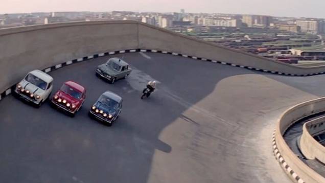 Um Golpe à Italiana (1969) - Consagrado nas vendas e nas pistas de rali, o Mini Cooper demonstrou várias das vantagens de suas dimensões em caso de fuga no divertido filme rodado em Turim, cidade sede da Fiat. | <a href="%20https://preprod.quatrorodas.abril.com.br/b" rel="migration"></a> Um Golpe à Italiana (1969) - Consagrado nas vendas e nas pistas de rali, o Mini Cooper demonstrou várias das vantagens de suas dimensões em caso de fuga no divertido filme rodado em Turim, cidade sede da Fiat. | <a href="%20https://preprod.quatrorodas.abril.com.br/b" rel="migration"></a>