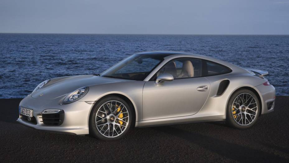 As belas rodas de liga leve são de 20 polegadas | <a href="https://preprod.quatrorodas.abril.com.br/carros/lancamentos//porsche-911-turbo-911-turbo-s-740375.shtml" rel="migration">Leia mais</a>