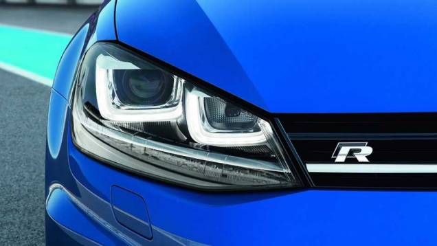 Os faróis com LEDs são inteligentes, controlando a iluminação para não ofuscar outros motoristas, por exemplo | <a href="https://preprod.quatrorodas.abril.com.br/saloes/frankfurt/2013/volkswagen-golf-r-752207.shtml" rel="migration">Leia mais</a> Os faróis com LEDs são inteligentes, controlando a iluminação para não ofuscar outros motoristas, por exemplo | <a href="https://preprod.quatrorodas.abril.com.br/saloes/frankfurt/2013/volkswagen-golf-r-752207.shtml" rel="migration">Leia mais</a>