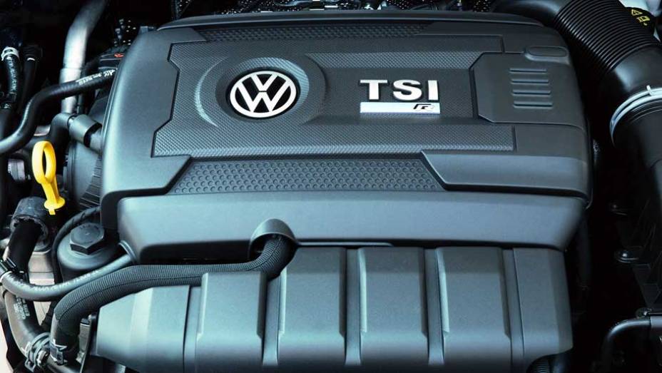 Motor 2.0 TSI &eacute; o mesmo do GTI, mas tem 80 cv a mais | <a href="https://preprod.quatrorodas.abril.com.br/saloes/frankfurt/2013/volkswagen-golf-r-752207.shtml" rel="migration">Leia mais</a>