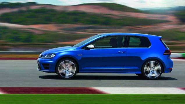 A suspensão foi rebaixada em cinco milímetros; carroceria duas portas o deixa ainda mais esportivo | <a href="https://preprod.quatrorodas.abril.com.br/saloes/frankfurt/2013/volkswagen-golf-r-752207.shtml" rel="migration">Leia mais</a> A suspensão foi rebaixada em cinco milímetros; carroceria duas portas o deixa ainda mais esportivo | <a href="https://preprod.quatrorodas.abril.com.br/saloes/frankfurt/2013/volkswagen-golf-r-752207.shtml" rel="migration">Leia mais</a>