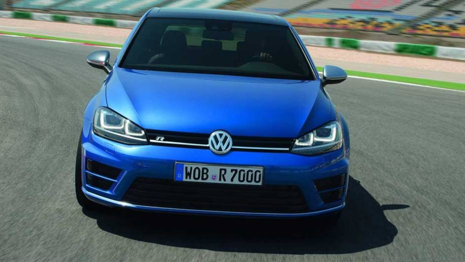 Na Alemanha, o novo Golf R custar&aacute; a partir de 38.325 euros | <a href="https://preprod.quatrorodas.abril.com.br/saloes/frankfurt/2013/volkswagen-golf-r-752207.shtml" rel="migration">Leia mais</a>