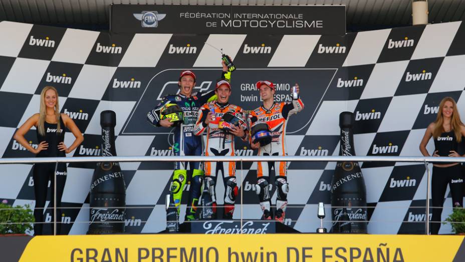 Márquez vence a quarta no ano, com Valentino Rossi e Dani Pedrosa, em segundo e terceiro respectivamente. | <a href="https://preprod.quatrorodas.abril.com.br/moto/noticias/quatro-vezes-marquez-781513.shtml" rel="migration">Leia mais</a>