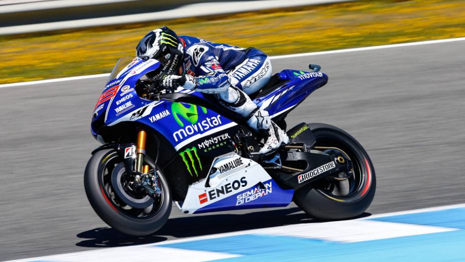 Lorenzo não conseguiu segurar a pressão do rival da Honda. | <a href="https://preprod.quatrorodas.abril.com.br/moto/noticias/quatro-vezes-marquez-781513.shtml" rel="migration">Leia mais</a>