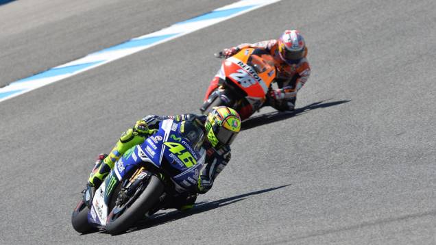 Pedrosa acompanhando Rossi. | <a href="https://preprod.quatrorodas.abril.com.br/moto/noticias/quatro-vezes-marquez-781513.shtml" rel="migration">Leia mais</a> Pedrosa acompanhando Rossi. | <a href="https://preprod.quatrorodas.abril.com.br/moto/noticias/quatro-vezes-marquez-781513.shtml" rel="migration">Leia mais</a>