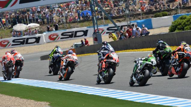 Motos rasgando a reta de Jerez. | <a href="https://preprod.quatrorodas.abril.com.br/moto/noticias/quatro-vezes-marquez-781513.shtml" rel="migration">Leia mais</a> Motos rasgando a reta de Jerez. | <a href="https://preprod.quatrorodas.abril.com.br/moto/noticias/quatro-vezes-marquez-781513.shtml" rel="migration">Leia mais</a>
