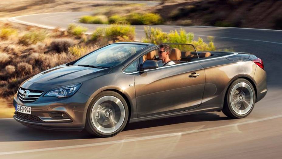 Famosa por modelos como o Astra Cabriolet, a Opel aposta no Cascada para tentar se reerguer | <a href="https://preprod.quatrorodas.abril.com.br/saloes/genebra/2013/opel-cascada-735367.shtml" rel="migration">Leia mais</a>