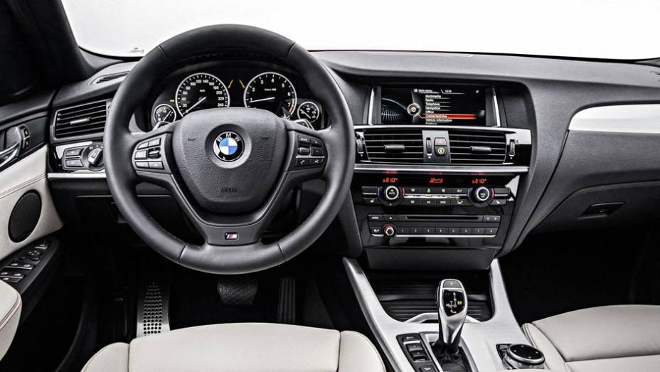 Interior é quase o mesmo do X3, do qual o X4 deriva | <a href="https://preprod.quatrorodas.abril.com.br/carros/lancamentos/bmw-x4-775640.shtml" rel="migration">Leia mais</a>