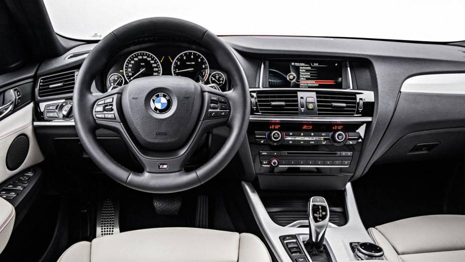 Interior &eacute; quase o mesmo do X3, do qual o X4 deriva | <a href="https://preprod.quatrorodas.abril.com.br/carros/lancamentos/bmw-x4-775640.shtml" rel="migration">Leia mais</a>