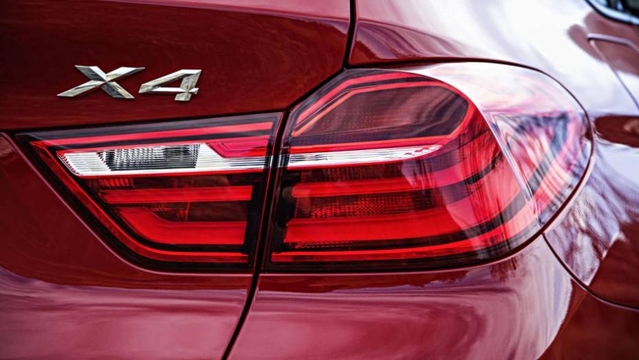 A estreia oficial do X4 ser&aacute; realizada no Sal&atilde;o de Nova York | <a href="https://preprod.quatrorodas.abril.com.br/carros/lancamentos/bmw-x4-775640.shtml" rel="migration">Leia mais</a>