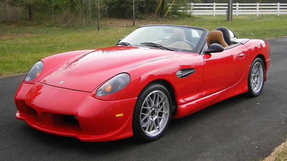 Panoz Esperante Spyder 2015 passa por atualizações estéticas e no motor | <a href="https://preprod.quatrorodas.abril.com.br/noticias/mercado/panoz-revela-esportivo-esperante-spyder-2015-810661.shtml" target="_blank" rel="migration">Leia mais</a>