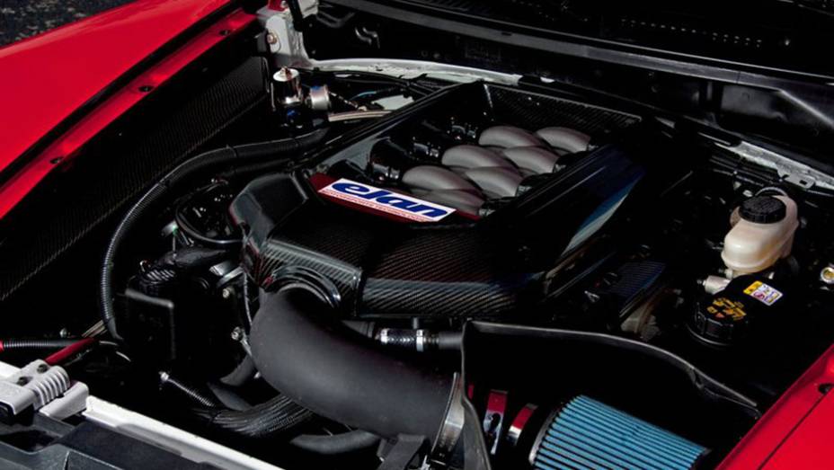 Vers&atilde;o b&aacute;sica tem motor 4.6 V8 de 430 cv de pot&ecirc;ncia | <a href="https://preprod.quatrorodas.abril.com.br/noticias/mercado/panoz-revela-esportivo-esperante-spyder-2015-810661.shtml" target="_blank" rel="migration">Leia mais</a>