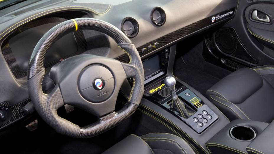Os pre&ccedil;os do modelo come&ccedil;am em 204.750 d&oacute;lares | <a href="https://preprod.quatrorodas.abril.com.br/noticias/mercado/panoz-revela-esportivo-esperante-spyder-2015-810661.shtml" target="_blank" rel="migration">Leia mais</a>