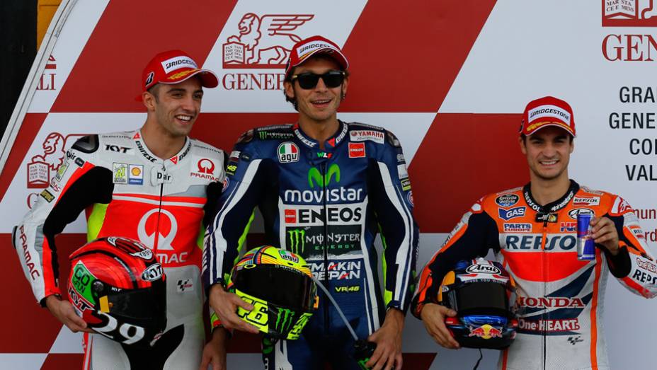 Valentino Rossi larga na pole do GP de Valência. | <a href="https://preprod.quatrorodas.abril.com.br/moto/noticias/motogp-rossi-pole-ultima-corrida-ano-810756.shtml" rel="migration">Leia mais</a>