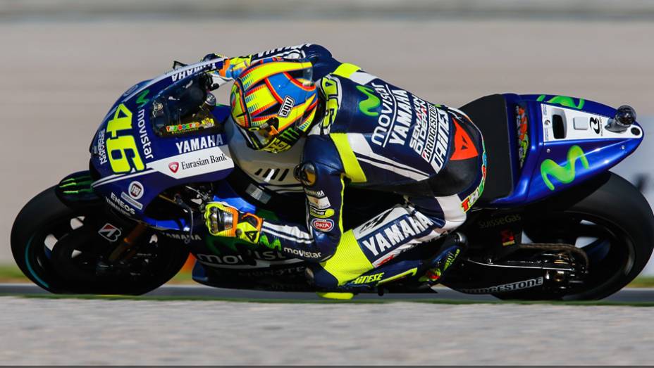 O italiano conquistou a primeira pole desde 2010. | <a href="https://preprod.quatrorodas.abril.com.br/moto/noticias/motogp-rossi-pole-ultima-corrida-ano-810756.shtml" rel="migration">Leia mais</a>