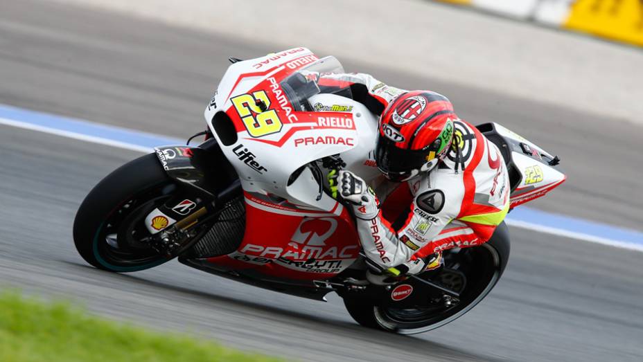 Iannone conquistou a segunda posição. | <a href="https://preprod.quatrorodas.abril.com.br/moto/noticias/motogp-rossi-pole-ultima-corrida-ano-810756.shtml" rel="migration">Leia mais</a>