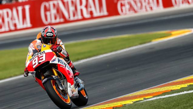 O bicampeão da categoria sofreu uma queda e larga apenas em quinto. | <a href="https://preprod.quatrorodas.abril.com.br/moto/noticias/motogp-rossi-pole-ultima-corrida-ano-810756.shtml" rel="migration">Leia mais</a> O bicampeão da categoria sofreu uma queda e larga apenas em quinto. | <a href="https://preprod.quatrorodas.abril.com.br/moto/noticias/motogp-rossi-pole-ultima-corrida-ano-810756.shtml" rel="migration">Leia mais</a>