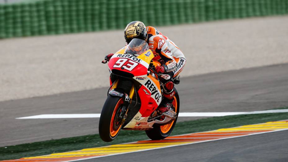 Corrida teve a vitória de Marc Márquez, 13ª na temporada, recorde absoluto. | <a href="https://preprod.quatrorodas.abril.com.br/moto/noticias/motogp-marquez-vence-quebra-recorde-vitoria-temporada-811357.shtml" rel="migration">Leia mais</a>