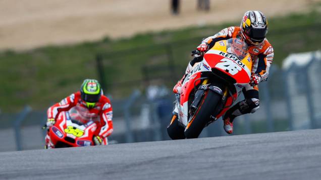 Galeria de Quatro Rodas da MotoGP - Austin (sexta) - Dani Predrosa | <a href="https://preprod.quatrorodas.abril.com.br/moto/noticias/marc-marquez-mais-rapido-dia-eua-779637.shtml" rel="migration">Leia mais</a> Galeria de Quatro Rodas da MotoGP - Austin (sexta) - Dani Predrosa | <a href="https://preprod.quatrorodas.abril.com.br/moto/noticias/marc-marquez-mais-rapido-dia-eua-779637.shtml" rel="migration">Leia mais</a>