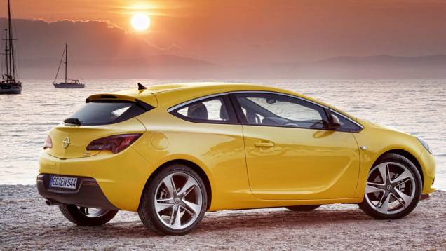 Versão baseada no Astra europeu terá quatro opções de motorização Versão baseada no Astra europeu terá quatro opções de motorização