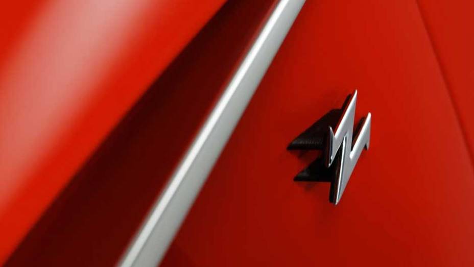 Modelo feito em parceria com o est&uacute;dio de design ter&aacute; motor V12 de 510 cv de pot&ecirc;ncia