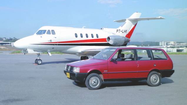 1986 - Inicialmente apenas na versão três portas, a perua Elba vem substituir a Panorama. Com tampa traseira que ergue a parte central do parachoque, leva até 1749 litros de bagagem 1986 - Inicialmente apenas na versão três portas, a perua Elba vem substituir a Panorama. Com tampa traseira que ergue a parte central do parachoque, leva até 1749 litros de bagagem