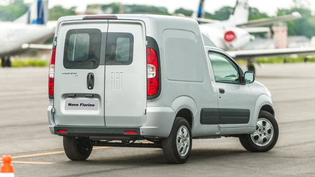 2014 - Completamente repaginada, o Fiorino passa a ser baseado na atual geração do Uno. Apenas com motor 1.4, ele leva 650 kg de carga, 30 kg a mais que o modelo anterior 2014 - Completamente repaginada, o Fiorino passa a ser baseado na atual geração do Uno. Apenas com motor 1.4, ele leva 650 kg de carga, 30 kg a mais que o modelo anterior