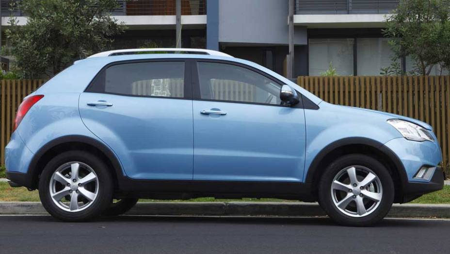 SUV est&aacute; dispon&iacute;vel no mercado brasileiro em cinco vers&otilde;es de acabamento | <a href="https://preprod.quatrorodas.abril.com.br/carros/lancamentos/ssangyong-korando-637990.shtml" rel="migration">Leia mais</a>