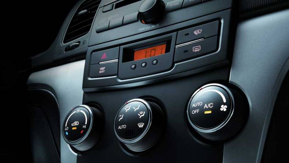 Ar-condicionado &eacute; autom&aacute;tico | <a href="https://preprod.quatrorodas.abril.com.br/carros/lancamentos/ssangyong-korando-637990.shtml" rel="migration">Leia mais</a>