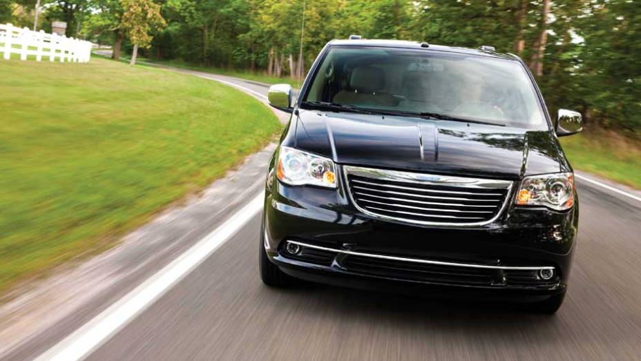 Minivan oferece espa&ccedil;o de sobra para sete passageiros | <a href="https://preprod.quatrorodas.abril.com.br/carros/lancamentos/chrysler-town-country-638453.shtml" rel="migration">Leia mais</a>