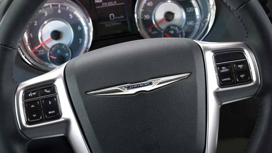 Poucas minivans t&ecirc;m tanta eletr&ocirc;nica embarcada quanto este Chrysler | <a href="https://preprod.quatrorodas.abril.com.br/carros/lancamentos/chrysler-town-country-638453.shtml" rel="migration">Leia mais</a>