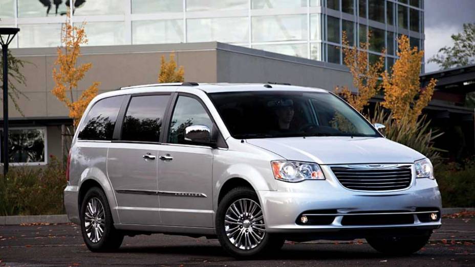 O motor entrega 283 cv de pot&ecirc;ncia a 6.400 rpm | <a href="https://preprod.quatrorodas.abril.com.br/carros/lancamentos/chrysler-town-country-638453.shtml" rel="migration">Leia mais</a>