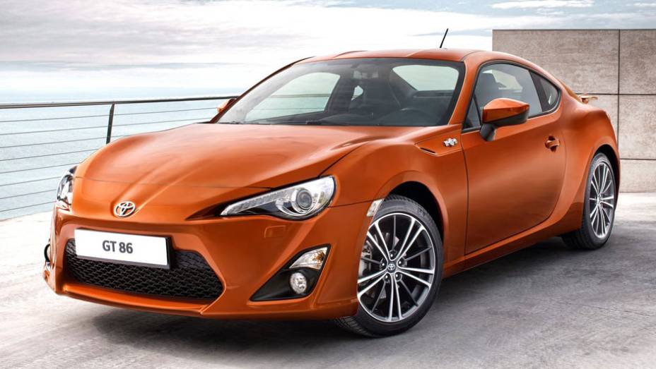 Irmão do Subaru BRZ, o GT 86 será apresentado em Tóquio | <a href="https://preprod.quatrorodas.abril.com.br/noticias/toyota-mostra-detalhes-gt-86-308379_p.shtml" rel="migration">Leia mais</a>