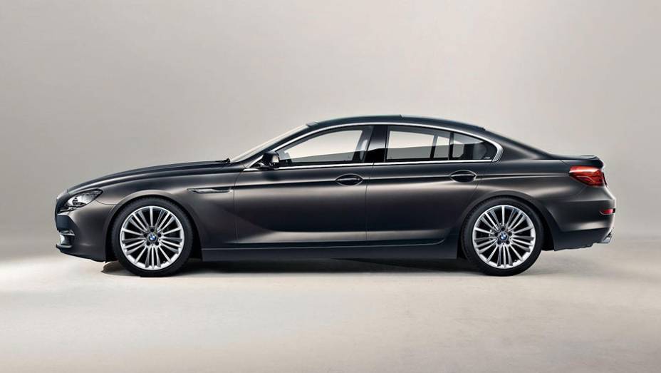 O carro se inspirou no conceito Gran Coupe, mostrado no Salão de Pequim de 2010 | <a href="https://preprod.quatrorodas.abril.com.br/saloes/genebra/2012/bmw-serie-g-gran-coupe-678484.shtml" rel="migration">Leia mais</a>