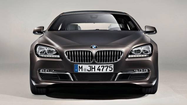Olha a grade em formato de duplo rim aí... | <a href="https://preprod.quatrorodas.abril.com.br/saloes/genebra/2012/bmw-serie-g-gran-coupe-678484.shtml" rel="migration">Leia mais</a> Olha a grade em formato de duplo rim aí... | <a href="https://preprod.quatrorodas.abril.com.br/saloes/genebra/2012/bmw-serie-g-gran-coupe-678484.shtml" rel="migration">Leia mais</a>