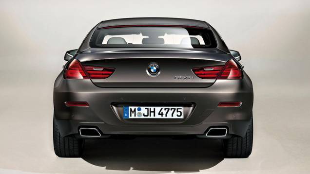 As belas lanternas chamam atenção na parte de trás | <a href="https://preprod.quatrorodas.abril.com.br/saloes/genebra/2012/bmw-serie-g-gran-coupe-678484.shtml" rel="migration">Leia mais</a> As belas lanternas chamam atenção na parte de trás | <a href="https://preprod.quatrorodas.abril.com.br/saloes/genebra/2012/bmw-serie-g-gran-coupe-678484.shtml" rel="migration">Leia mais</a>