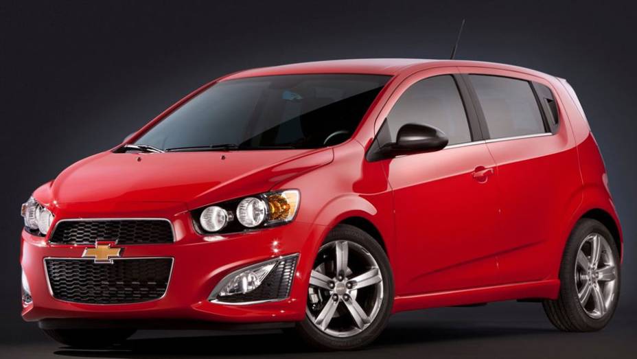 Modelo será mostrado no Salão de Detroit | <a href="https://preprod.quatrorodas.abril.com.br/noticias/chevrolet-revela-imagens-sonic-rs-310416_p.shtml" rel="migration">Leia mais</a>